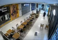 Vídeo mostra ação de quadrilha que invadiu joalheria pelo teto em Salvador imagem
