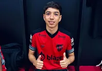 Vitória fecha parceria e contrata joia de 17 anos do Atlético-GO imagem