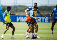 Kanu treina normalmente e volta a ser opção para o Bahia após lesão