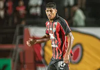 Zé Vitor volta a ser titular no concorrido meio-campo do Vitória