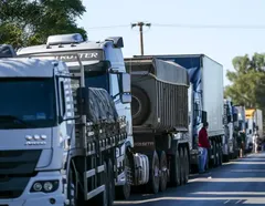 Caminhoneiros, governo e refinarias: o que cada um diz da greve - Imagem