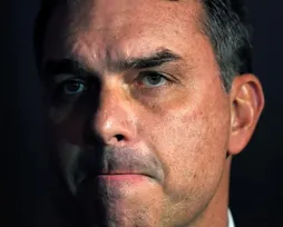 Flávio Bolsonaro pode ficar inelegível após denúncia de irregularidade - Imagem