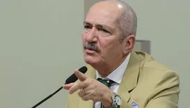 Após reação a filiação de Joaquim Barbosa, Aldo Rebelo é expulso do DC