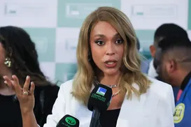 Após Congresso derrubar veto de Lula, Erika Hilton convoca protestos - Imagem
