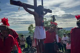 Atores amadores mantêm viva tradição da Paixão de Cristo em Barreiras - Imagem