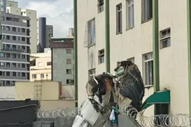 Avião de pequeno porte cai em prédio residencial em Belo Horizonte - Imagem