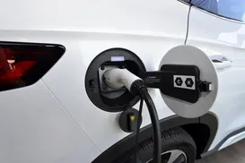 Bahia pode liberar recarga de carros elétricos em condomínios em breve - Imagem