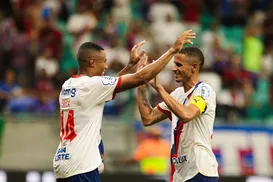 Bahia vence a primeira em casa e encosta na liderança do Brasileirão - Imagem