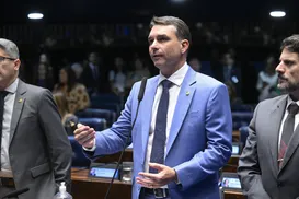 "Balas ou facas": Flávio vê paralelo em ataque contra Trump nos EUA - Imagem