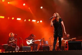 Belchior ganha tributo emocionante com trio feminino em Salvador - Imagem