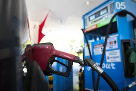 Diesel e gasolina caem pela primeira vez desde o início da guerra - Imagem
