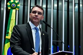 Rui Costa e Jerônimo criticam homenagem a Flávio Bolsonaro na Câmara de Salvador - Imagem