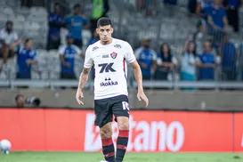 Camutanga sofre entorse e vira preocupação no Vitória; veja o lance - Imagem