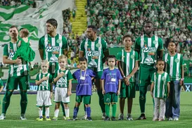 Chapecoense encara o Vitória sem técnico e mergulhada em crise - Imagem