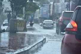 Alagamentos e desabamentos: chuva forte causa transtornos em Salvador - Imagem