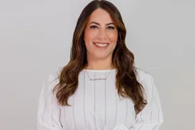 Cláudia Oliveira: conheça nova presidente da Comissão da Mulher da Alba - Imagem