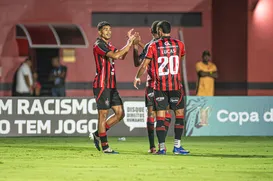 Com reservas, Vitória vence o Piauí e mantém liderança no Nordestão - Imagem