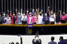 Cotas ou Fachadas? Entenda porque a representatividade feminina ainda patina na política - Imagem