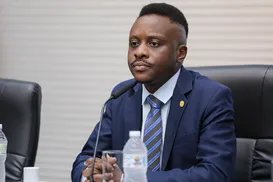 Deputado cristão de direita admite que induziu parceira ao aborto - Imagem