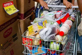 Dólar em queda: pão, gasolina e eletrônicos devem ter alívio nos preços - Imagem