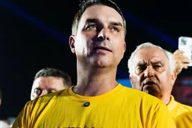 Em busca de apoio, Flávio Bolsonaro começa pré-campanha no Nordeste - Imagem