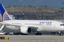 Empresa aérea pretende banir passageiros que não usarem fones de ouvido - Imagem