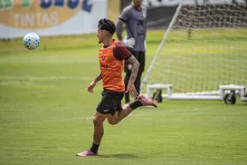 Entenda situação dos estrangeiros que têm contrato curto no Vitória - Imagem