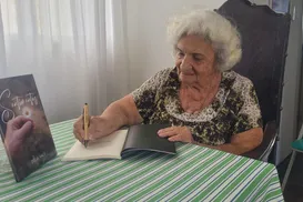 Escritora Zélia Valu lança novo livro de poesias em Salvador - Imagem