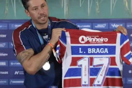 Ex-Vitória, Carpini faz homenagem para Lucas Braga no Fortaleza - Imagem