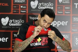 Ex-Vitória celebra aniversário em bar famoso de Salvador; veja imagens - Imagem