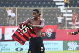 Ex-Vitória denuncia racismo na Ásia: "Parem de atacar minha família" - Imagem