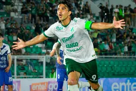 Ex-Vitória detona técnico da Bolívia após ficar fora da Seleção - Imagem