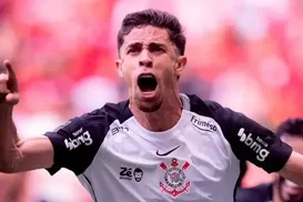 Ex-Vitória sofre cobrança de torcedores em CT do Corinthians; assista - Imagem