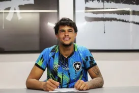 Filho do goleiro Bruno brilha na base e mira Seleção brasileira - Imagem