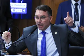 Flávio Bolsonaro cobra CPI do Banco Master: “Sem blindagem” - Imagem