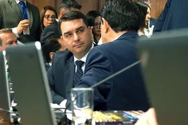 Flávio promete subir rampa do Planalto com Bolsonaro - Imagem