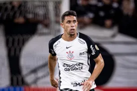 Zagueiro revelado pelo Vitória faz críticas ao gramado do Barradão - Imagem