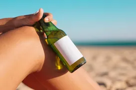 Garrafas long neck são proibidas em praias da Bahia - Imagem