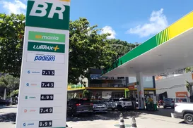 Gasolina a R$ 7,13: Acelen explica por que preço disparou em Salvador - Imagem