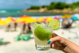 Homem é preso após tentar vender caipirinha por R$ 1,8 mil - Imagem