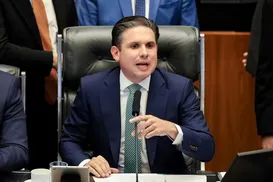 Hugo Motta quer derrubar veto de Lula a projeto que reduz pena de Bolsonaro - Imagem