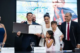 Ídolo do Vitória, Osvaldo recebe título de Cidadão Soteropolitano - Imagem