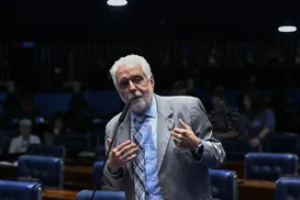 Jaques Wagner ignora críticas após derrota no Senado e confirma liderança - Imagem