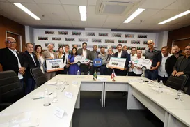 Ambulâncias: Jerônimo Rodrigues fortalece saúde em Santaluz - Imagem