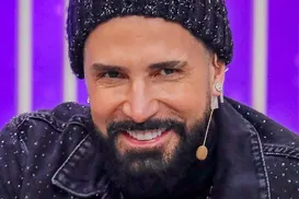 Cantor Latino sofre acidente de ônibus a caminho de show - Imagem