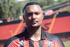 Luan Cândido pode voltar ao time titular do Vitória contra o Atlético - Imagem