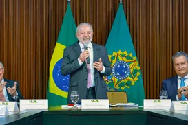 Lula anuncia saída de 18 ministros para eleições de 2026 - Imagem