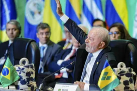 Lula aplica reciprocidade e PF retira credencial de policial americano - Imagem
