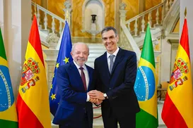 Lula inicia viagem à Europa com agenda em três países - Imagem