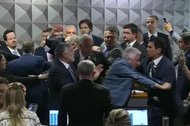 Lulinha tem sigilo quebrado e sessão da CPMI do INSS termina em briga - Imagem